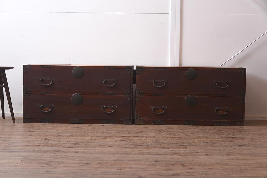 アンティーク家具　ヒノキ材　古い木の質感が味わい深い重ね箪笥(衣装箪笥、時代箪笥、引き出し)(R-043693)