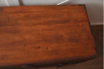 アンティーク家具　ヒノキ材　古い木の質感が味わい深い重ね箪笥(衣装箪笥、時代箪笥、引き出し)(R-043693)