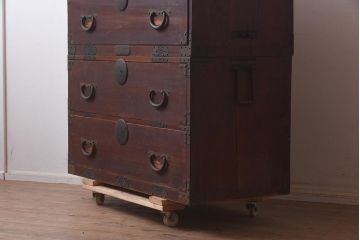 アンティーク家具　ヒノキ材　古い木の質感が味わい深い重ね箪笥(衣装箪笥、時代箪笥、引き出し)(R-043693)