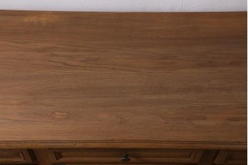 アンティーク家具　フランスアンティーク　オーク材　クラシカルな雰囲気が魅力のサイドボード(収納棚)(R-043694)