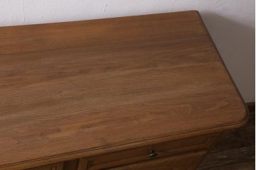 アンティーク家具　フランスアンティーク　オーク材　クラシカルな雰囲気が魅力のサイドボード(収納棚)(R-043694)