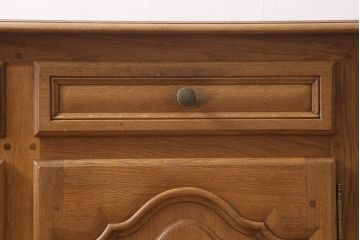 アンティーク家具　フランスアンティーク　オーク材　クラシカルな雰囲気が魅力のサイドボード(収納棚)(R-043694)
