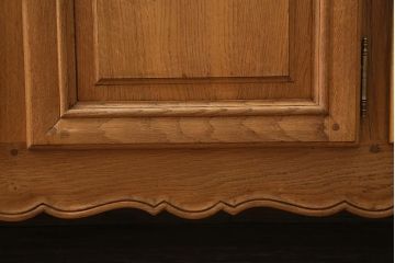 アンティーク家具　フランスアンティーク　オーク材　クラシカルな雰囲気が魅力のサイドボード(収納棚)(R-043694)