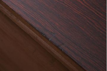 中古　民芸家具　牡丹金具が存在感を引き立てる横長タンス(整理箪笥、衣装箪笥)(R-043695)