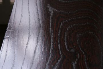 中古　民芸家具　牡丹金具が存在感を引き立てる横長タンス(整理箪笥、衣装箪笥)(R-043695)