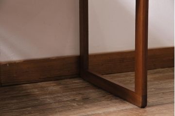 ヴィンテージ家具　イギリスビンテージ　チーク材　タイルトップ　ミッドセンチュリーな雰囲気漂うネストテーブル(サイドテーブル)(R-043696)