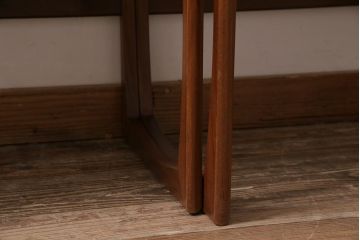 ヴィンテージ家具　北欧ビンテージ　G-PLAN(ジープラン)　チーク材　温かみのある木味が魅力のネストテーブル(サイドテーブル)(R-043697)