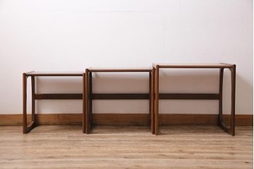 ヴィンテージ家具　北欧ビンテージ　G-PLAN(ジープラン)　チーク材　温かみのある木味が魅力のネストテーブル(サイドテーブル)(R-043697)