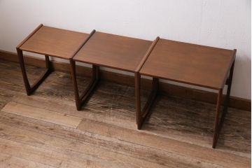 ヴィンテージ家具　北欧ビンテージ　G-PLAN(ジープラン)　チーク材　温かみのある木味が魅力のネストテーブル(サイドテーブル)(R-043698)