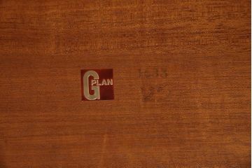 ヴィンテージ家具　北欧ビンテージ　G-PLAN(ジープラン)　チーク材　温かみのある木味が魅力のネストテーブル(サイドテーブル)(R-043698)