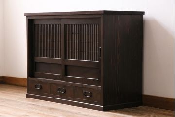 ラフジュ工房オリジナル　古建具リメイク　前板栗材　引き出し付き　和モダンなキャビネット(水屋、収納棚、戸棚)(R-043700)