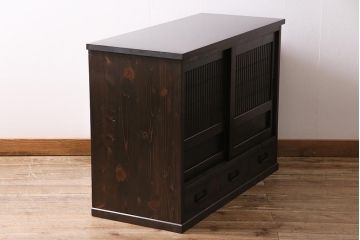 ラフジュ工房オリジナル　古建具リメイク　前板栗材　引き出し付き　和モダンなキャビネット(水屋、収納棚、戸棚)(R-043700)