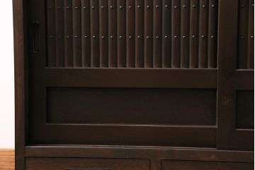 ラフジュ工房オリジナル　古建具リメイク　前板栗材　引き出し付き　和モダンなキャビネット(水屋、収納棚、戸棚)(R-043700)
