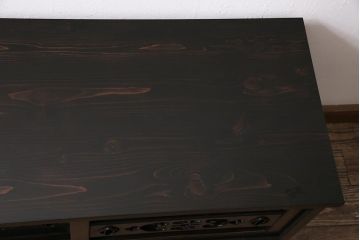 ラフジュ工房オリジナル　古建具リメイク　前板栗材　引き出し付き　和モダンな脚付きローボード(水屋、収納棚、戸棚)(R-043702)