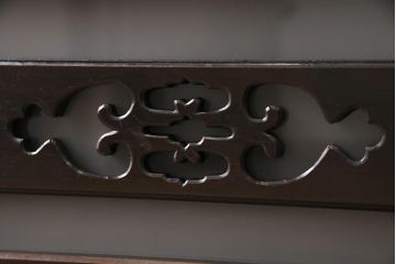 ラフジュ工房オリジナル　古建具リメイク　前板栗材　引き出し付き　和モダンな脚付きローボード(水屋、収納棚、戸棚)(R-043702)