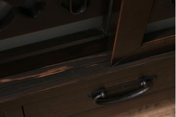 ラフジュ工房オリジナル　古建具リメイク　前板栗材　引き出し付き　和モダンな脚付きローボード(水屋、収納棚、戸棚)(R-043702)