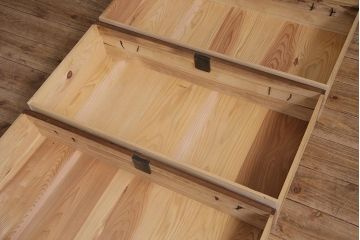 ビンテージ家具　昭和中期　天板リメイク　前面桐材　金具がおしゃれな脚付きチェスト(リビングボード、引き出し、衣装箪笥、タンス)(R-043703)