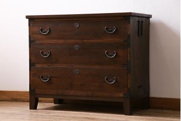 ビンテージ家具　昭和中期　天板リメイク　前面桐材　金具がおしゃれな脚付きチェスト(リビングボード、引き出し、衣装箪笥、タンス)(R-043703)