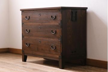 ビンテージ家具　昭和中期　天板リメイク　前面桐材　金具がおしゃれな脚付きチェスト(リビングボード、引き出し、衣装箪笥、タンス)(R-043703)