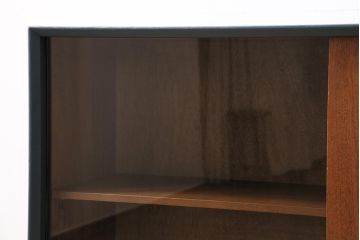 ヴィンテージ家具　イギリスビンテージ　Herbert E.Gibbs(ハーバート・E・ギブス)　北欧風のペイントキャビネット(戸棚、飾り棚)(R-043705)