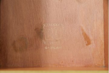 北欧ヴィンテージ　当店でペイントを施した可愛らしい佇まいが魅力的!人気のG-PLANのドレッサー(鏡、鏡台、ビンテージ)(R-043707)