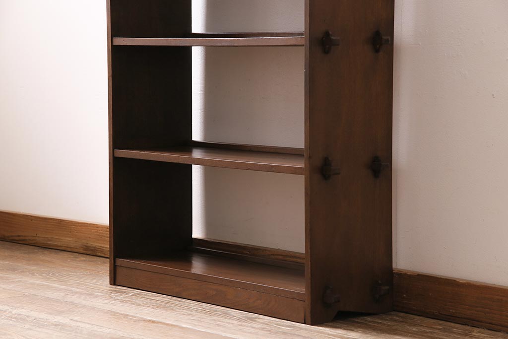 ビンテージ家具　昭和レトロ　ヒノキ・タモ材　ワンポイントの浮き彫りがおしゃれな楔式の本棚(ブックシェルフ)(R-043708)