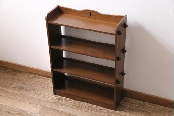 ビンテージ家具　昭和レトロ　ヒノキ・タモ材　ワンポイントの浮き彫りがおしゃれな楔式の本棚(ブックシェルフ)(R-043708)