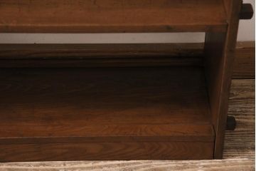 ビンテージ家具　昭和レトロ　ヒノキ・タモ材　ワンポイントの浮き彫りがおしゃれな楔式の本棚(ブックシェルフ)(R-043708)