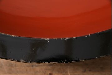 アンティーク雑貨　昭和中期　朱色と黒の漆塗りが目を引く特大のこね鉢(ボウル)(R-043709)