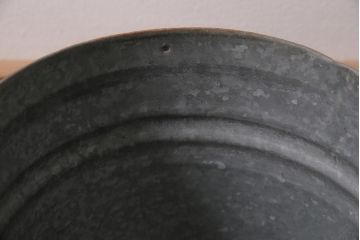 レトロ雑貨　昭和初期　ブリキ　錆びた風合いがレトロな小振りのバケツ(ブリキ缶、ガーデニング雑貨)(R-043712)