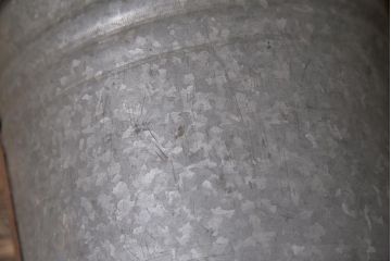 レトロ雑貨　昭和初期　ブリキ　錆びた風合いがレトロな小振りのバケツ(ブリキ缶、ガーデニング雑貨)(R-043712)