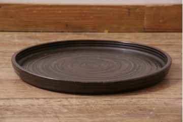アンティーク雑貨　昭和初期　渦巻き模様　木製　使い込まれた風合いが味わい深いお盆(トレー、丸盆)(R-043713)