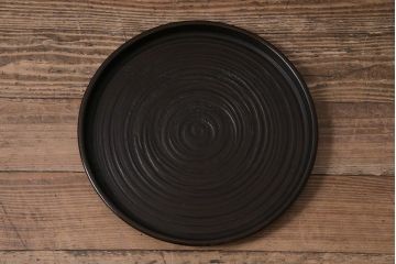 アンティーク雑貨　昭和初期　渦巻き模様　木製　使い込まれた風合いが味わい深いお盆(トレー、丸盆)(R-043713)