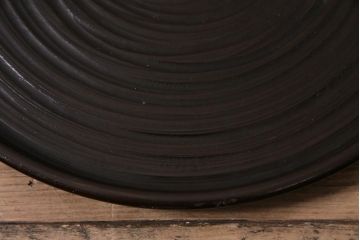 アンティーク雑貨　昭和初期　渦巻き模様　木製　使い込まれた風合いが味わい深いお盆(トレー、丸盆)(R-043713)