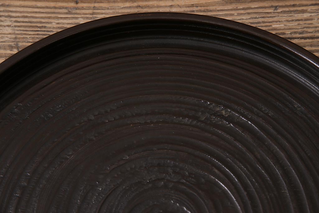 アンティーク雑貨　昭和初期　渦巻き模様　木製　使い込まれた風合いが味わい深いお盆(トレー、丸盆)(R-043713)