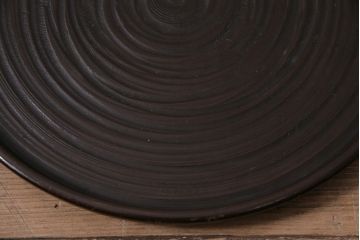 アンティーク雑貨　昭和初期　渦巻き模様　木製　使い込まれた風合いが味わい深いお盆(トレー、丸盆)(R-043713)