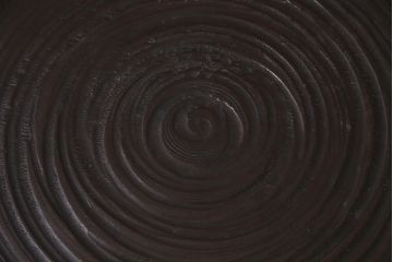 アンティーク雑貨　昭和初期　渦巻き模様　木製　使い込まれた風合いが味わい深いお盆(トレー、丸盆)(R-043713)