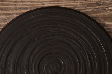 アンティーク雑貨　昭和初期　渦巻き模様　木製　使い込まれた風合いが味わい深いお盆(トレー、丸盆)(R-043713)