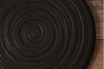 アンティーク雑貨　昭和初期　渦巻き模様　木製　使い込まれた風合いが味わい深いお盆(トレー、丸盆)(R-043713)