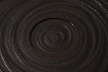 アンティーク雑貨　昭和初期　渦巻き模様　木製　使い込まれた風合いが味わい深いお盆(トレー、丸盆)(R-043713)