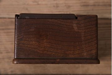 アンティーク雑貨　和製アンティーク　明治大正期　総ケヤキ材　蓋付き・仕切り付き　杢目が味わい深い小箱(木箱、小物収納、小物入れ、ペン立て)(R-043714)
