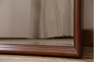 中古　ヨーロッパ　輸入家具　マホガニー材　高級感漂う上品な壁掛けミラー(鏡)(R-043716)です。