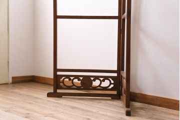 アンティーク雑貨　和製アンティーク　昭和初期　総ケヤキ材　透かし彫り　凛とした佇まいが魅力の二つ折り衣桁(ハンガーラック、着物掛け、衣装掛け、コートハンガー)(R-043717)