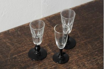 大正期　黒エナメル足　リキュールグラス3客セット(和ガラス、酒器)(R-043728)