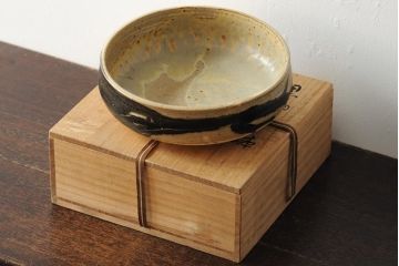 笠間焼　中野晃嗣　黒釉菓子鉢(作家物、共箱)(R-043732)