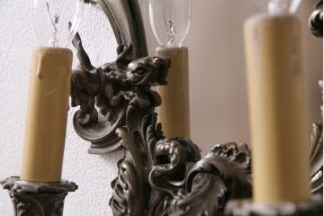 ヴィンテージ照明　フランスビンテージ　ブロンズ(青銅)　2灯　ミラー付き　優雅な印象与えるウォールランプ(壁掛け照明、壁付け照明)(R-043735)