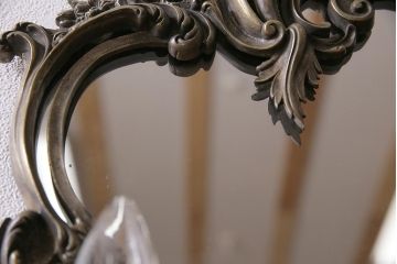 ヴィンテージ照明　フランスビンテージ　ブロンズ(青銅)　2灯　ミラー付き　優雅な印象与えるウォールランプ(壁掛け照明、壁付け照明)(R-043735)