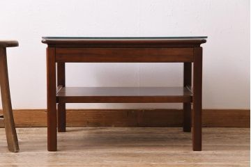 ビンテージ家具　オールドマルニ　maruni(マルニ木工)　棚付き　様々な空間い溶け込むシンプルなセンターテーブル(コーヒーテーブル)(R-043740)