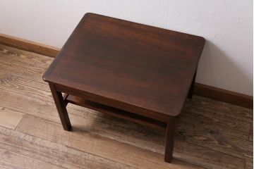 ビンテージ家具　オールドマルニ　maruni(マルニ木工)　棚付き　様々な空間い溶け込むシンプルなセンターテーブル(コーヒーテーブル)(R-043740)