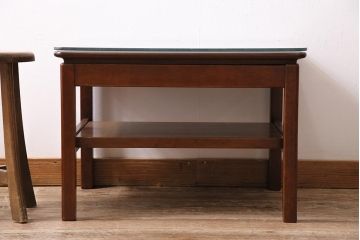 ビンテージ家具　オールドマルニ　maruni(マルニ木工)　棚付き　様々な空間い溶け込むシンプルなセンターテーブル(コーヒーテーブル)(R-043740)